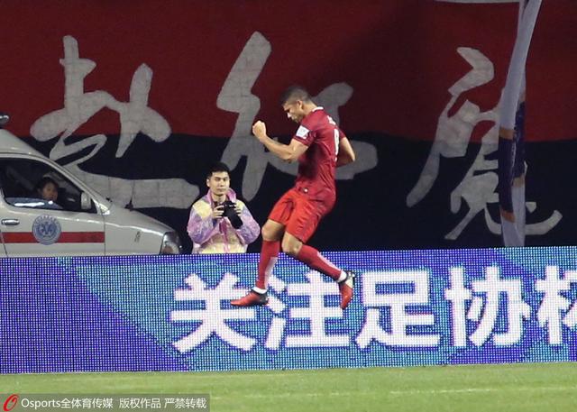福克斯31+6+8小萨25+10+7杨24+9国王逆转老鹰比赛开始，老鹰攻防两端压制对手，内外开花轰出31-8的完美开局，国王及时找到状态，连中三分完成18-5的攻击波将分差迫近到个位数，此后两队围绕两位数分差展开拉锯战，老鹰持续发力打出12-4以71-53领先进入下半场。
